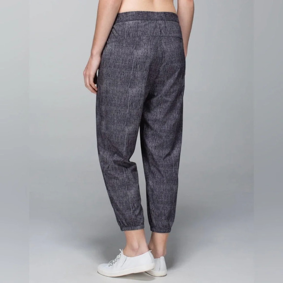 Lululemon Rollin' With My Omies Burlap Texture Dune Black yoga jogger pants 4 - Picture 4 of 15